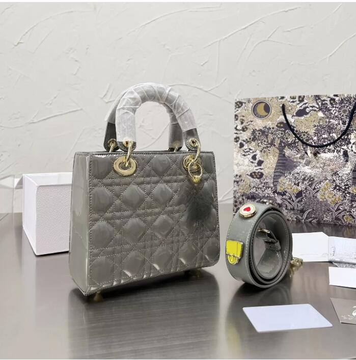

Fashion Designer Ladies Messenger Bag Shoulder Bag Patent Leather Handbag Original Gift Box Packaging 20cm, White