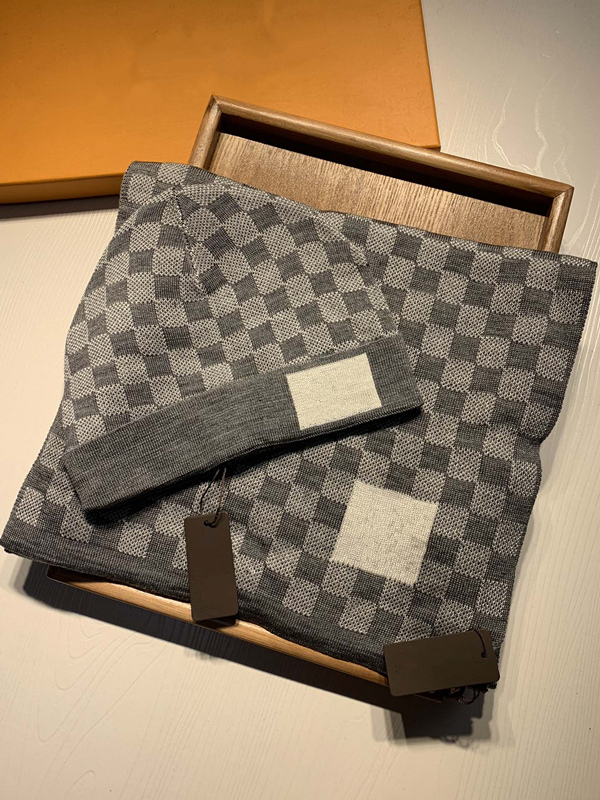 

2022 Caps Scarves Sets HIGH Quality Classic lattice Winter hats designers bone cap Men women Couple scarf hat two-piece