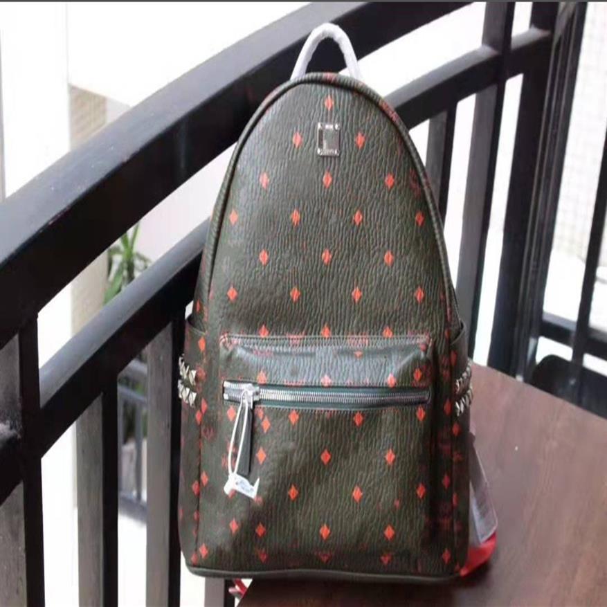 

2019 top new green fashion Korean version M punk studded shoulder bag men and women student bag travel backpack 5716228o, Fluorescent green