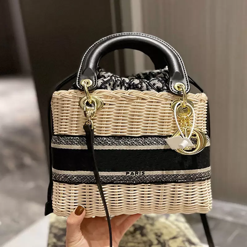 

2022 Straw Cord Bag Plain Beach Bag Embroidered Crossbody Bag Canvas Patchwork Letter Hardware Pendant Detachable Thin Shoulder Strap Double Strap Handle
