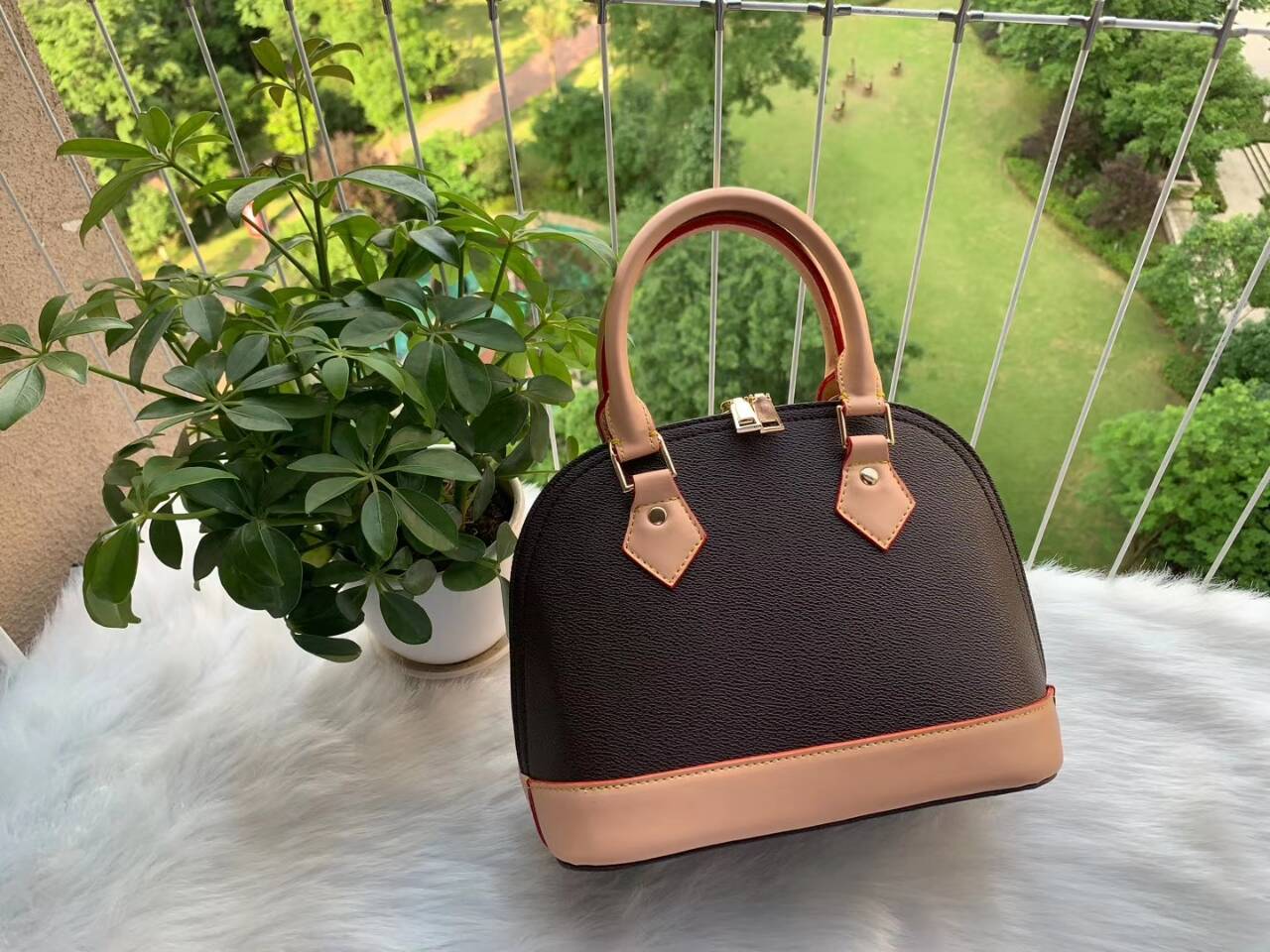 

Top Quality Luxurys Designer Shell Bag Women Genuine Leather Handbag Flower Embossed Shoulder Bags With Lock Designers handbags Crossbody 25cm, 28