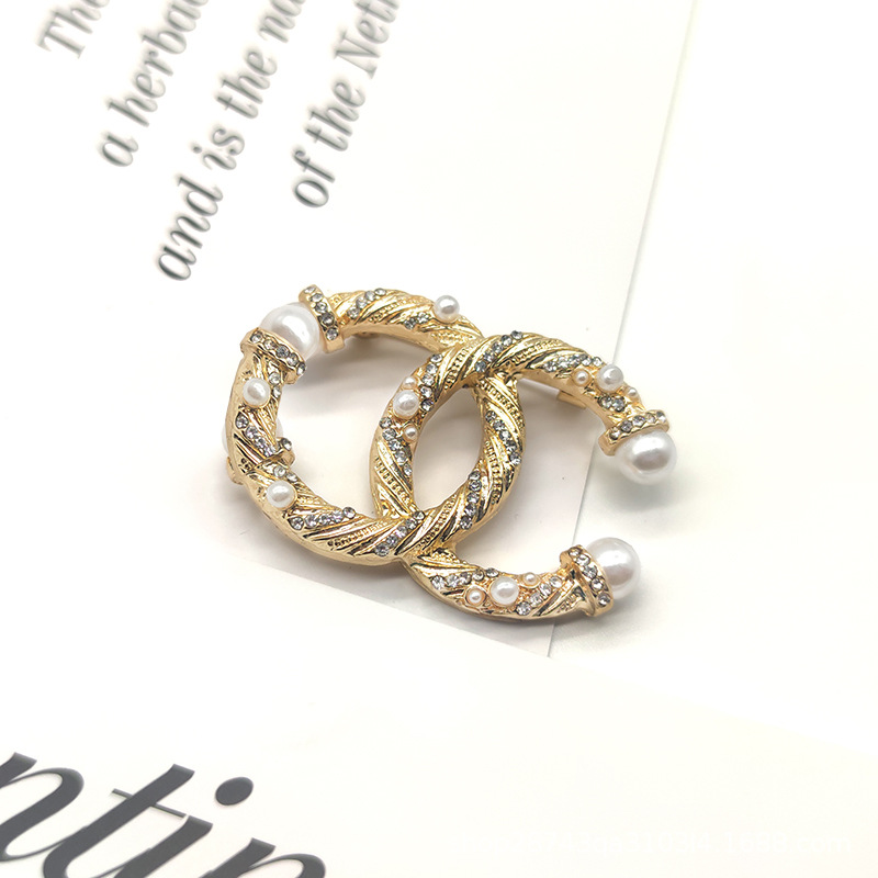 Individualité Femmes Marque Designer Lettres Broche Mode Célèbre Double Lettre Gland Perle De Luxe Couples Cristal Strass Costume Broche Bijoux A