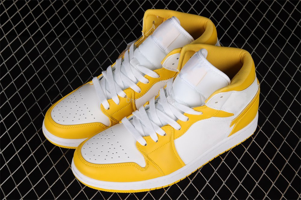 

1 Mid White University Gold BQ6472-117 Basketball Shoes Womens Mens Size US 4-10 36-44