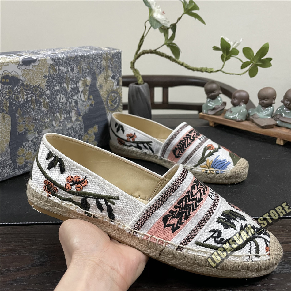 Femme Casual Chores de luxe Designer en cuir Tennis baskets féminines pour femmes 2022 Trainers Embroider Vulcanize Slip sur les chaussures de ro