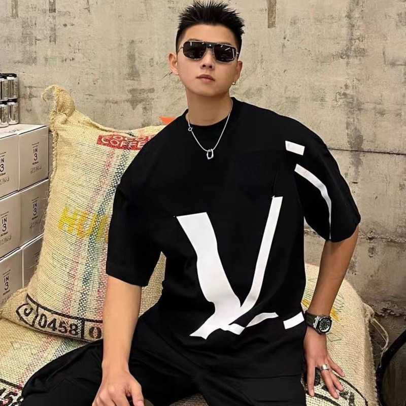 T-shirt en coton d'été VT cou rond Tshirt à manches courtes classiques Big V Printing hommes et femmes Sweatshirt lâches de haute qualité