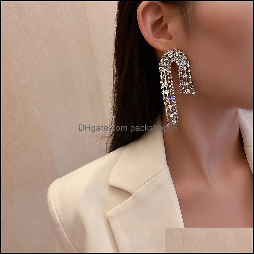 Chandelier en peluche européen Lux Rucassement pavé des boucles d'oreilles irregar femmes fantastiques bling packshopv6 dhrmu