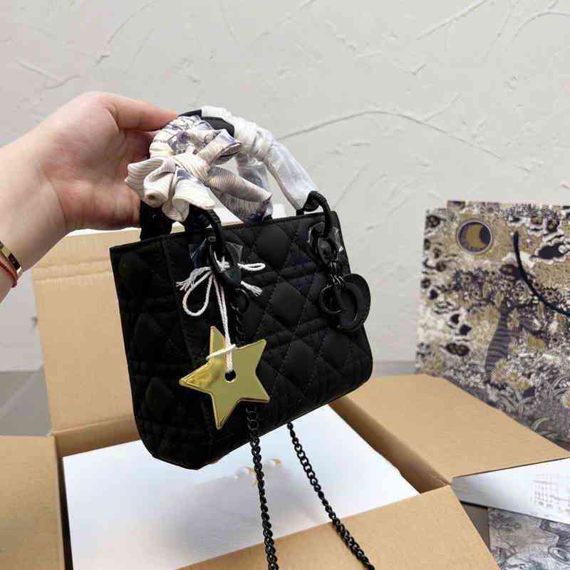 Sac à main de sac à main CHR1ST1ANSBAG Classic Diana 2022 Hand Lingge Chain One épaule Messenger