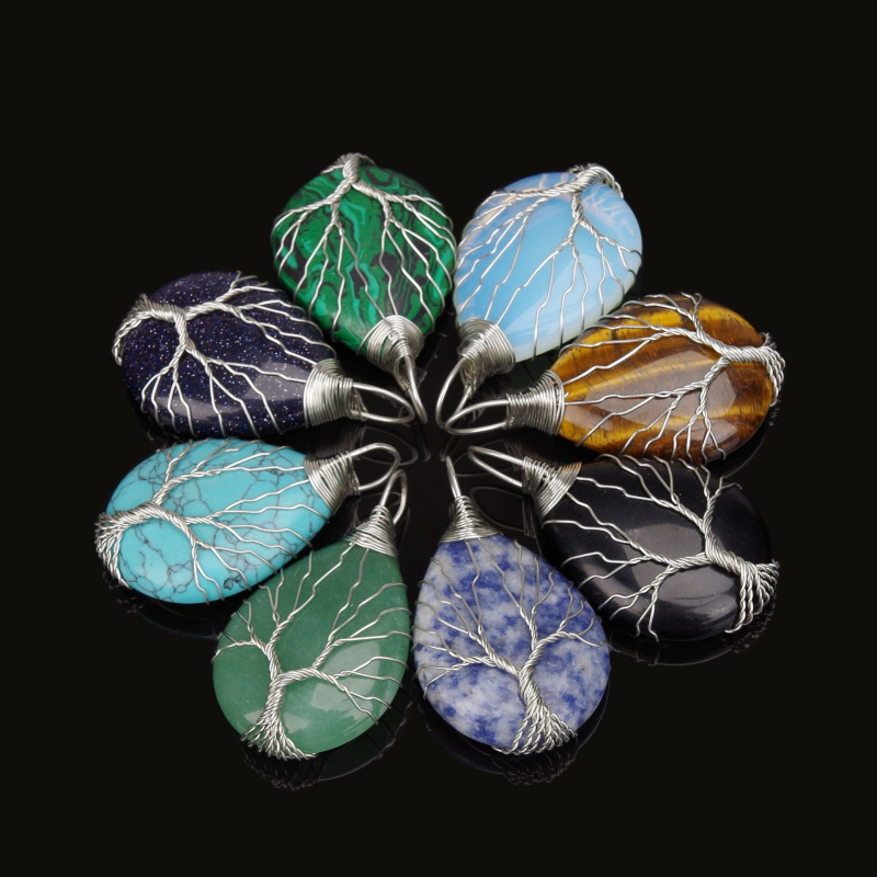 Collier pendentif arboresque en fil argenté enveloppé à la main