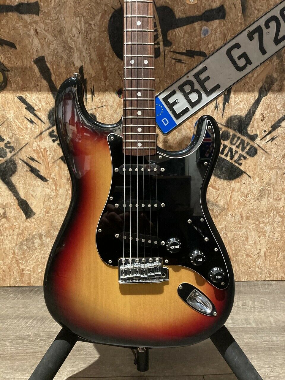 ST68 electric guitar 2022 same of the pictures-image-759971622