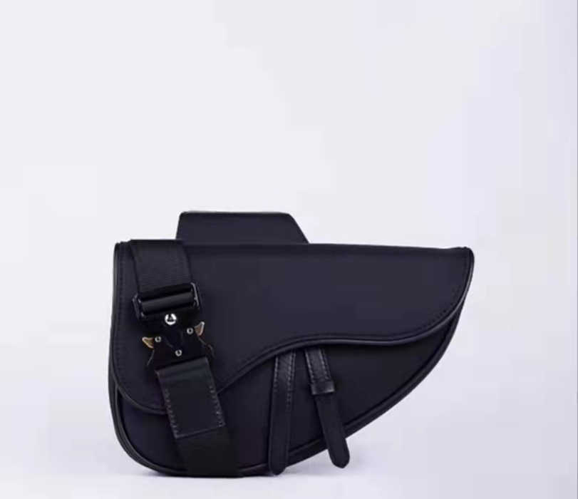 

Luxury Shoulder Bags Satchel clutch bag for men high quality Saddle Waterproof Oxford cloth messenger bag designer chest bag Magnetic buckle, Black