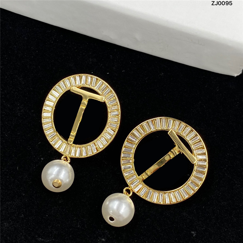 

Shiny Rhinestone Letter Charm Earrings Designer Pearl Pendant Studs Women Round Diamond Eardrops