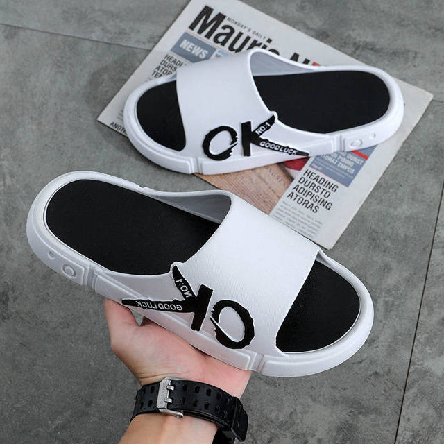 

Fashion trend slippers men's summer 2022 indoor home thick bottom wear-resistant men's sandals and, Black