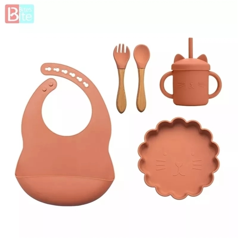 

5 BuahSet Peralatan Makan Anakanak Hidangan Gel Silika Bayi Mangkuk Silikon Set Sendok Piring Singa Kartun Lucu 220611