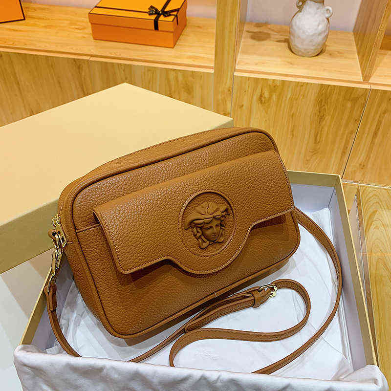 

Designer lady bag Chaopai Bag Female 2022 New Fashion Camera Fan Jiamei Head Decorative Soft Leather One Shoulder Messenger, White