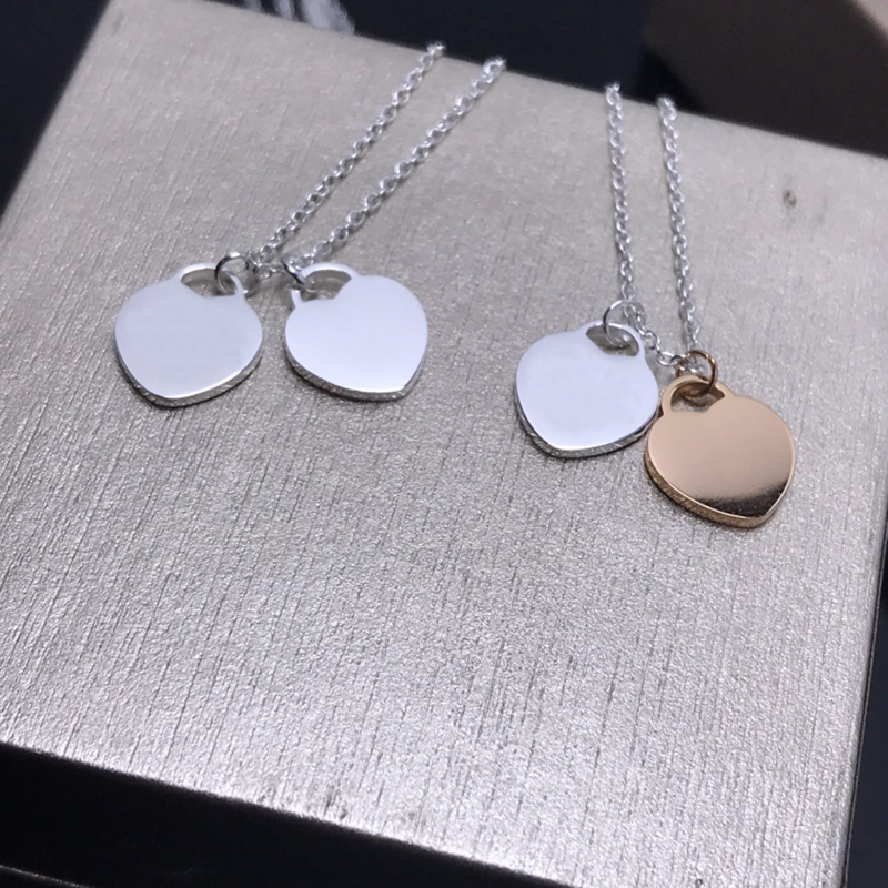 

Silver Love Pendant Necklaces For Women Luxury Designer Jewerlry Rose Gold Chains Necklace Newklace Wedding Party Accessories Nice 22061404R