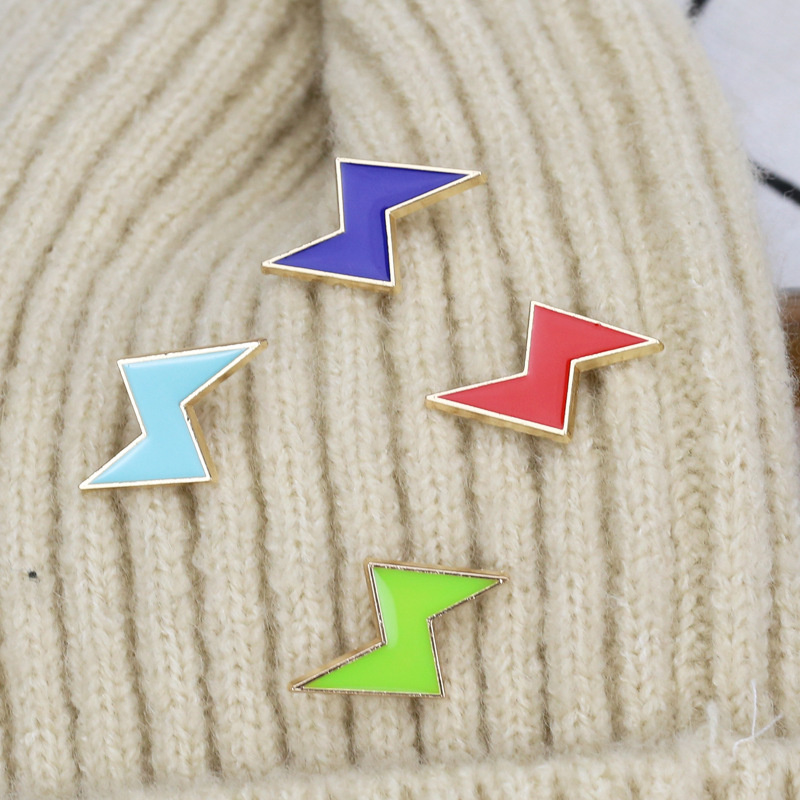 

Couples Alloy Lightning Brooch Pin Students Cartoon Schoolbag Badges Lovers Drop Oil Lightning Lapel Pins For Backpack Sweater Clothes Corsage Accessories