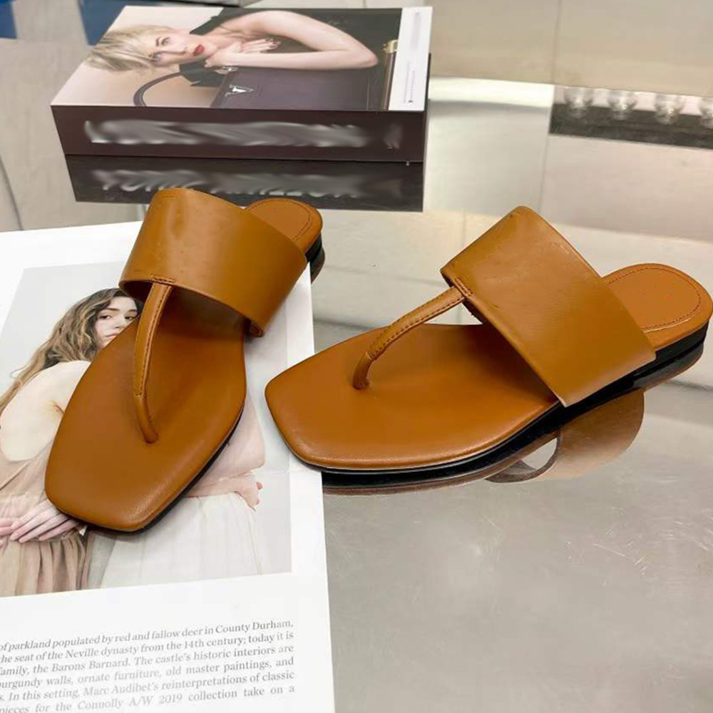 Designer Ladies Flat Bottom Flip Flops Summer Fashion Wide Beach Sandals Top Quality Casual Flip Flops Black White Women's Square Head Leath