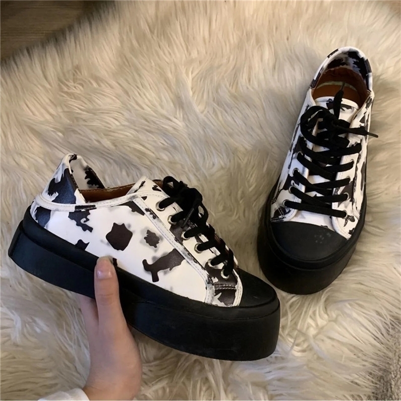 

Designer Cow Print Women Platform Sneakers Cute Gothic White Black Lace Up Flat Vulcanized Shoes Casual Tenis Zapatos De Mujer 220616, White c