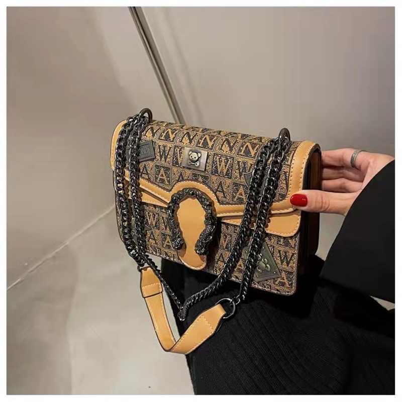 Sac de messager designer Sacs à bandoulières de luxe Sac à vintage Sac de chaîne d'impression Cross Cross pour femmes Horseshoe Buckle HBP