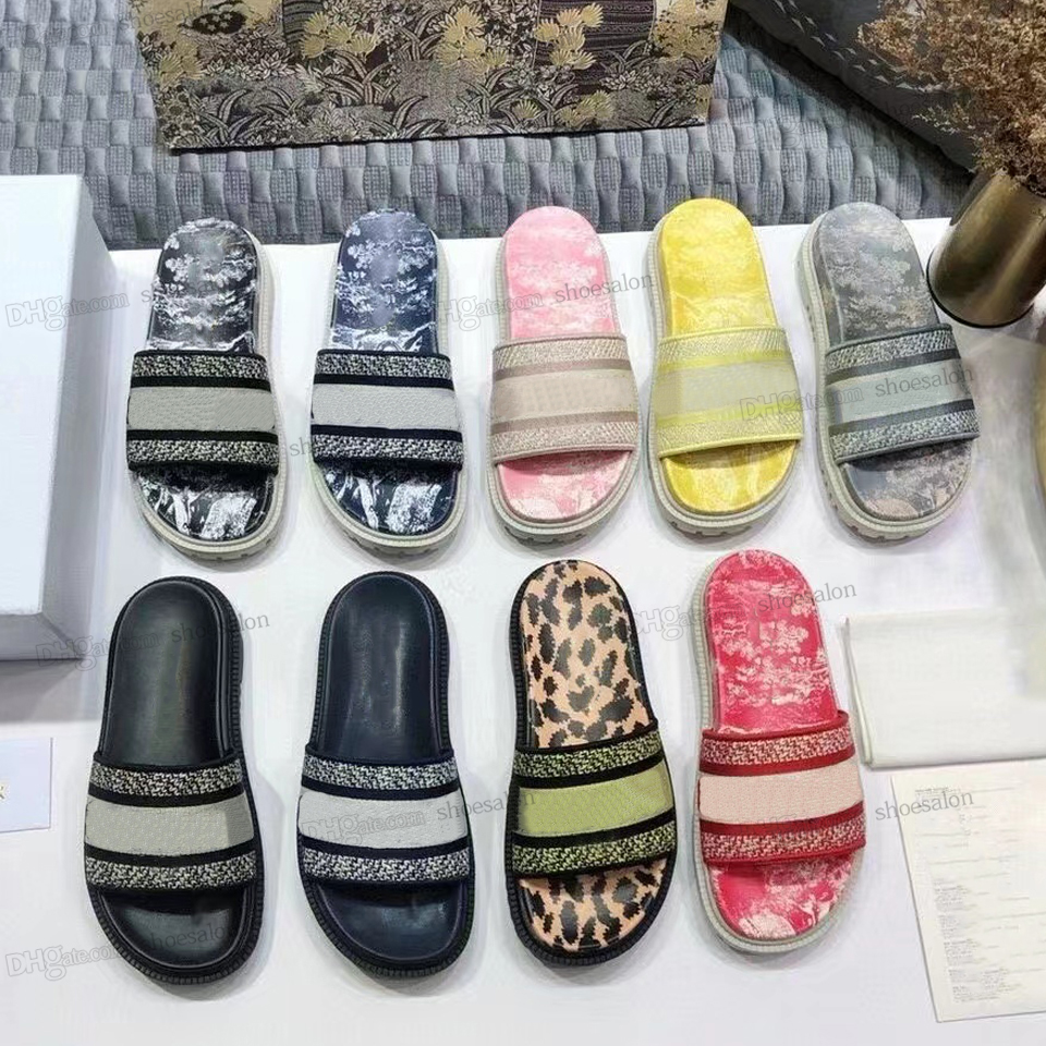 

2022 Designer Slippers Dway Womens Scuffs New Paris Beautiful Shoes Summer Sandals thick sole Beach Slides Ladies Flip Flops Loafers Floral Navy Embroidered Outdoor #rtr, Shoesalon