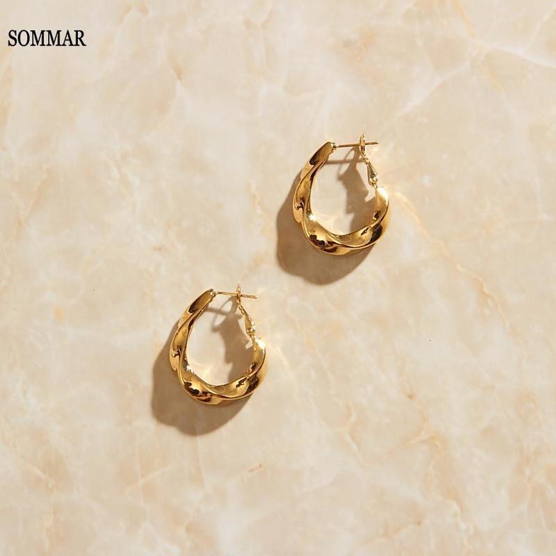 

SOMMAR Fashion jewellery Gold Filled twist water drop women hoop earrings Geometric Coldness earring charm 220716