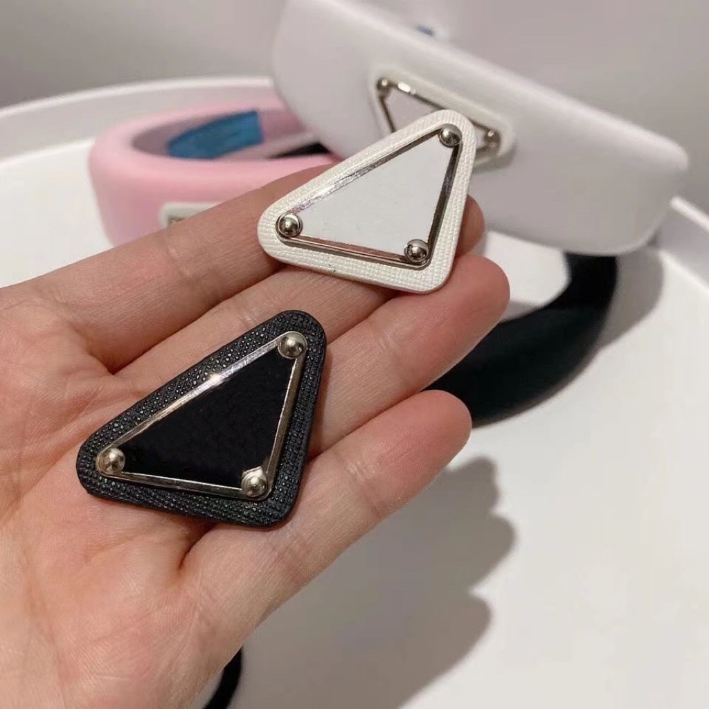

2 colors Metal Triangle Letter Brooch Top Quality Brooch Jewelry for men Woman Fashion Accessories gift