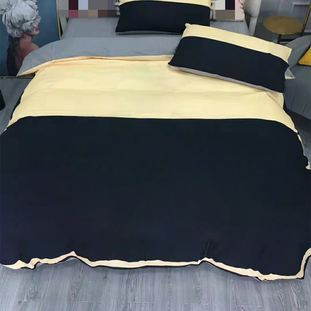

Bedding Sets 4 Piece Quilted Cover Set Machine Washable Designer Duvet Comforter Cover