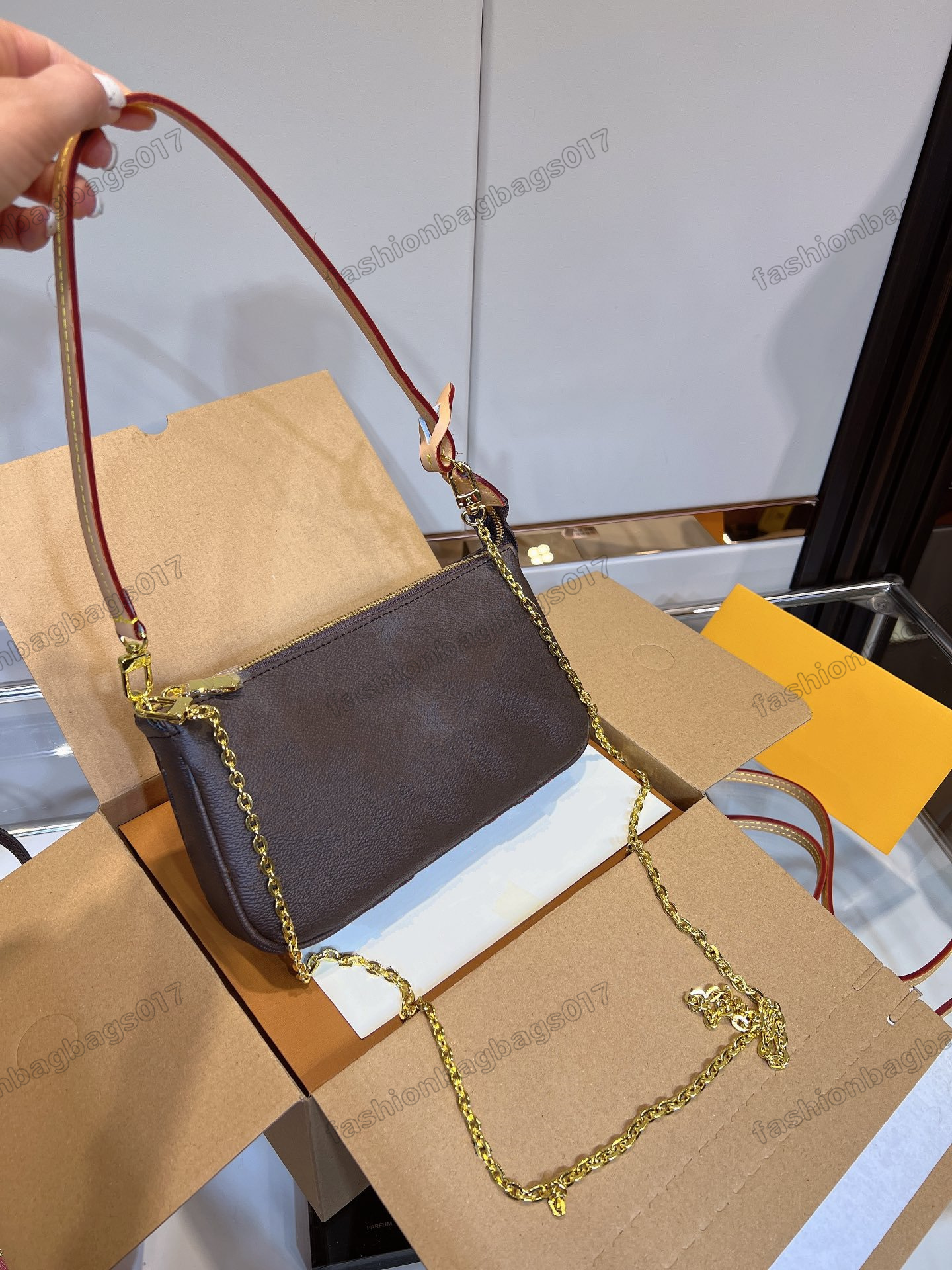 

POCHETTE ACCESSOIRES Designers Vintage Messager Bag Damier Monograms Canvas Zip Pouch Chain Cross Body with Two Leather Shoulder Straps Ladys Shoulder Bags