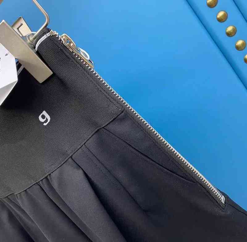 

22 spring and summer new Wang letter splicing webbing high waist side zipper suit elastic loose shorts women' loose, Black