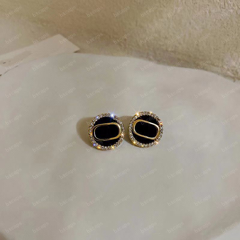 

Designer Letters Stud Earrings Brand Designer Geometric Famous Women Hoop Crystal Rhinestone Pearl Earring Jewelry Bxcaps