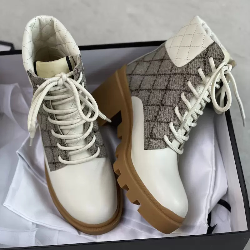 Bottines pour femmes Designer Luxury Martin Desert Boots Beige et ébène 100% cuir véritable matelassé à lacets chaussures d'hiver semelle en caou