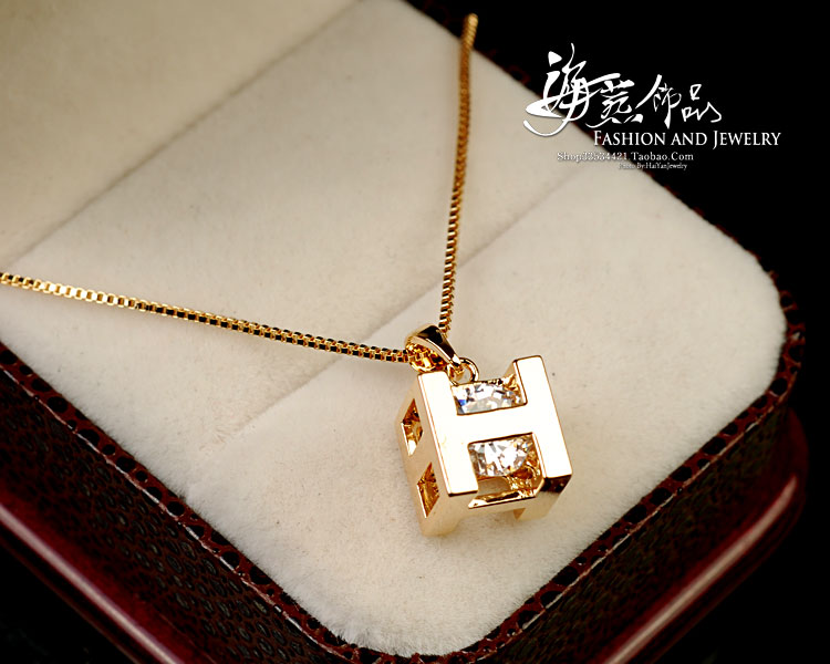 

Fashion Basilisk Medusa round cards pendants women's Bracelet Necklace Stud Earring sets Brass 18K gold plated ladies Designer Jewelry Va14, Golden