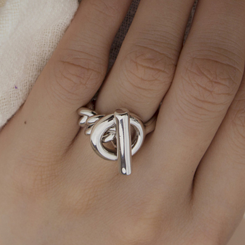 

Hollowed Out Toggle Clasp Twisted Rings Chain Circle Bar Geometric for Women Girls Party Fashion Jewelry Bague De Mode 220716