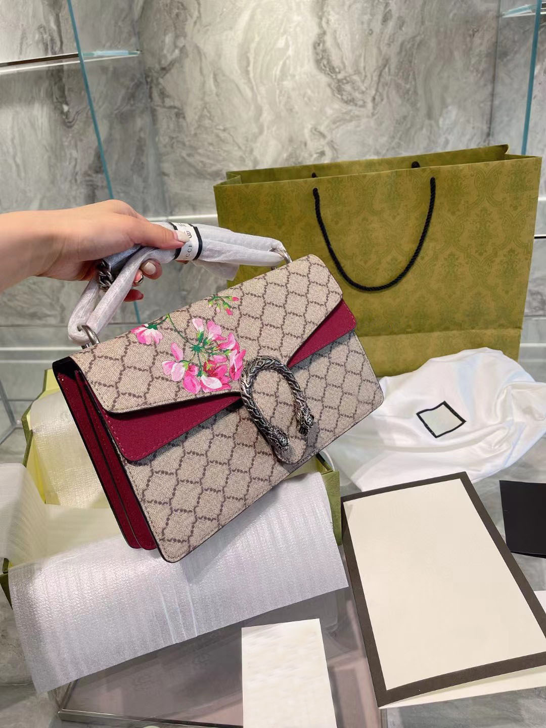 

Designer designed luxury oblique hanging bag letter Geranium printing., 17cm