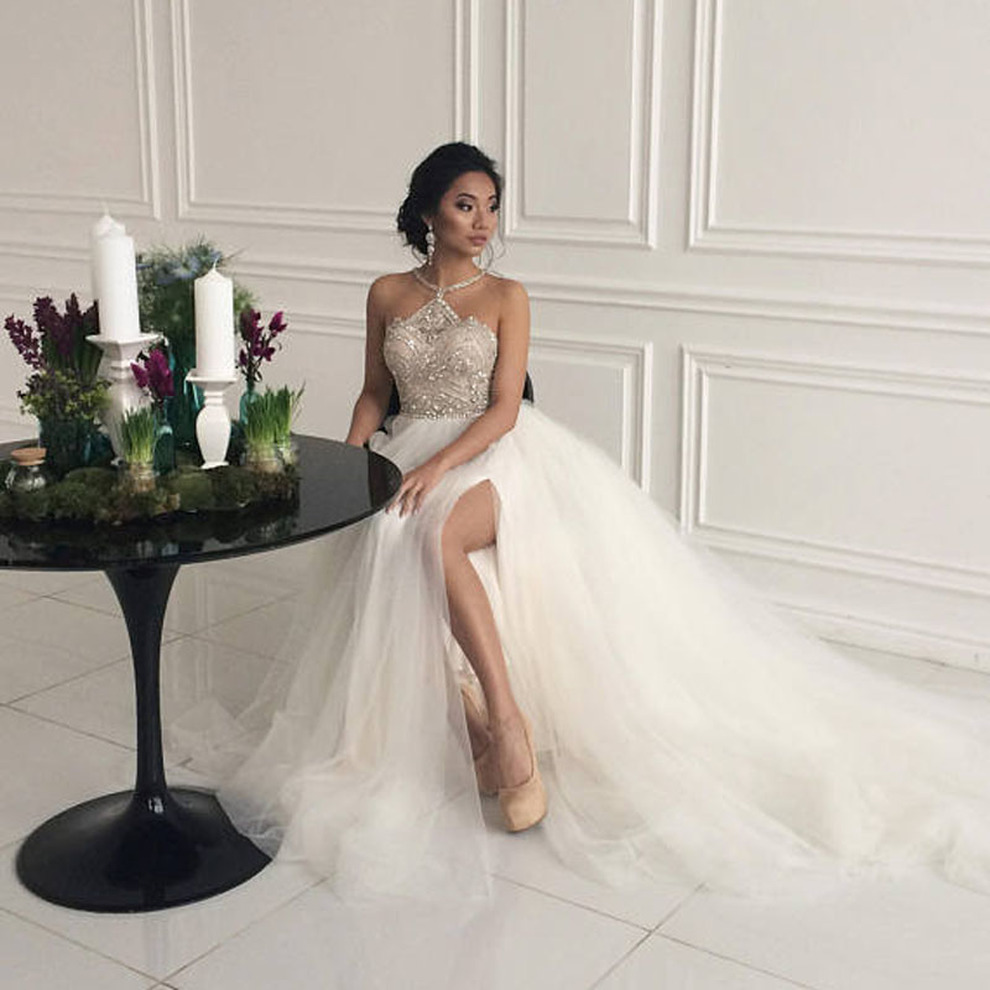 

2022 Dubai Beach Sleeveless Crystal Beaded Wedding Dresses Halter Aline Tulle High Split Bridal Gowns Robe De Mariee BC5706, Burgundy
