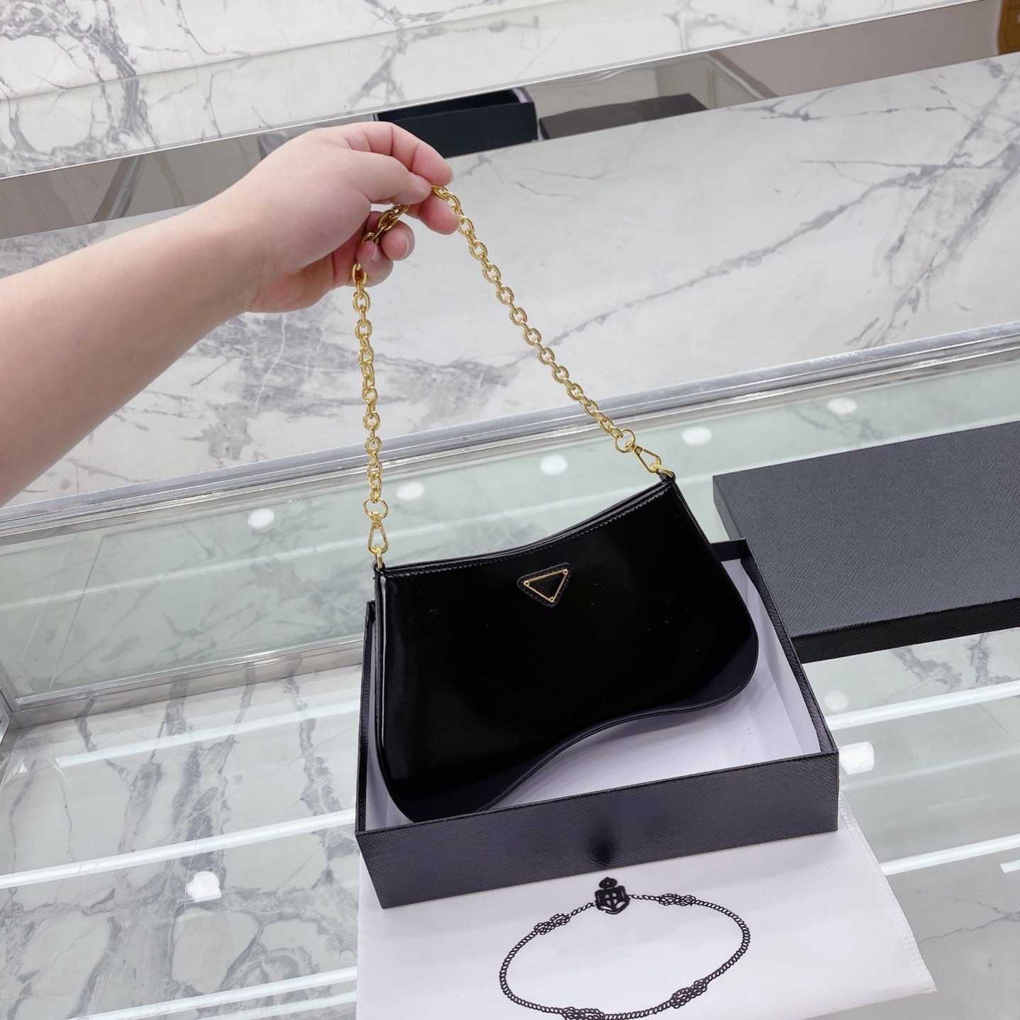 

Fashion bag Women Shoulder Bags Ladies Chain Cross Body Bag Patent Leather Heart Shape Luxury Handbag Clutch Purses Famous Designer, Pink