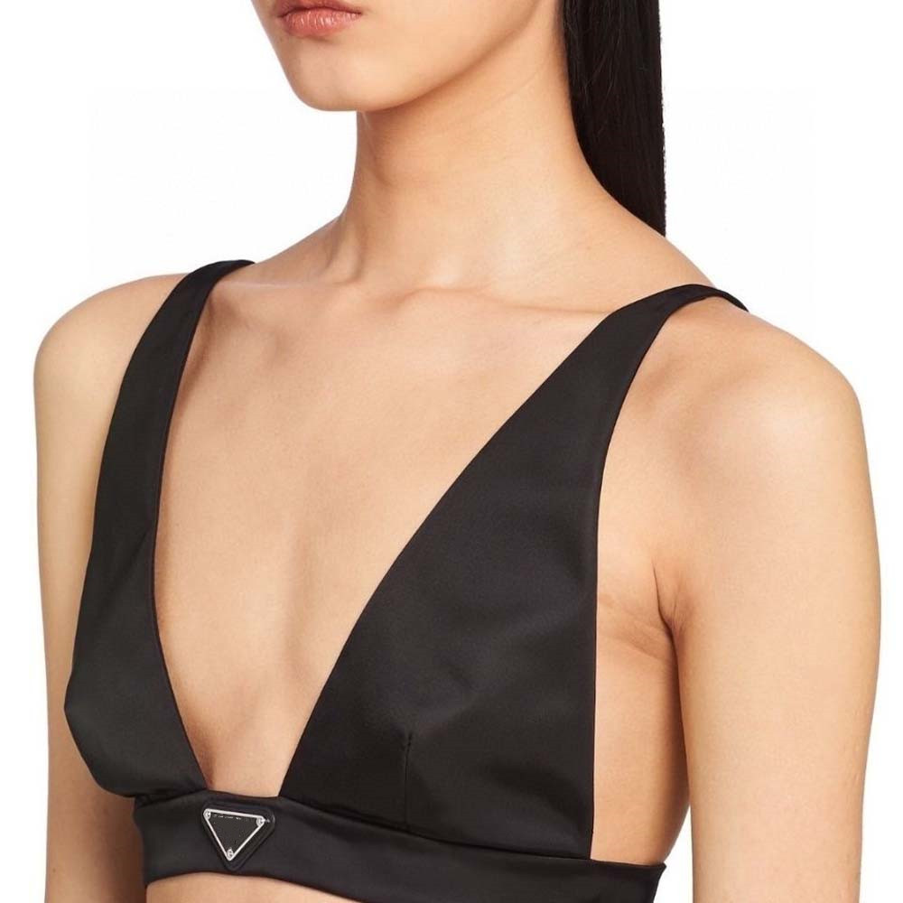 

Women's Two Piece Pants Set With Triangle Metal V Neck Vest Mini Short Set Streetwear Fashion Crop Top 22ss New Tracksuit 2022 women's denim suit