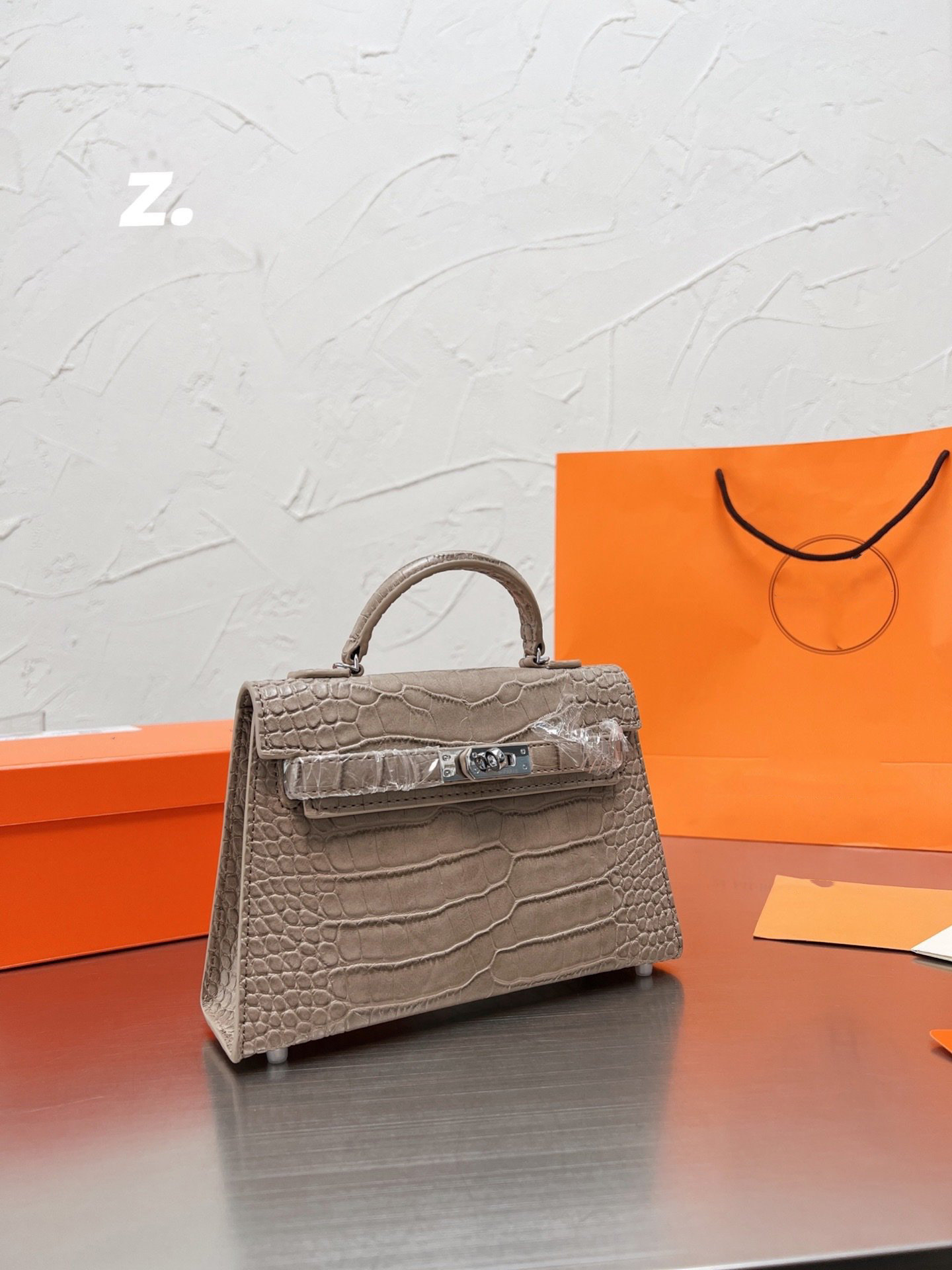 

women's designers shoulder bag Luxury tote purse handbag message bags cluth top quality brand classic Genuine leather Crossbody alligator Mini 20CM Gift box, White