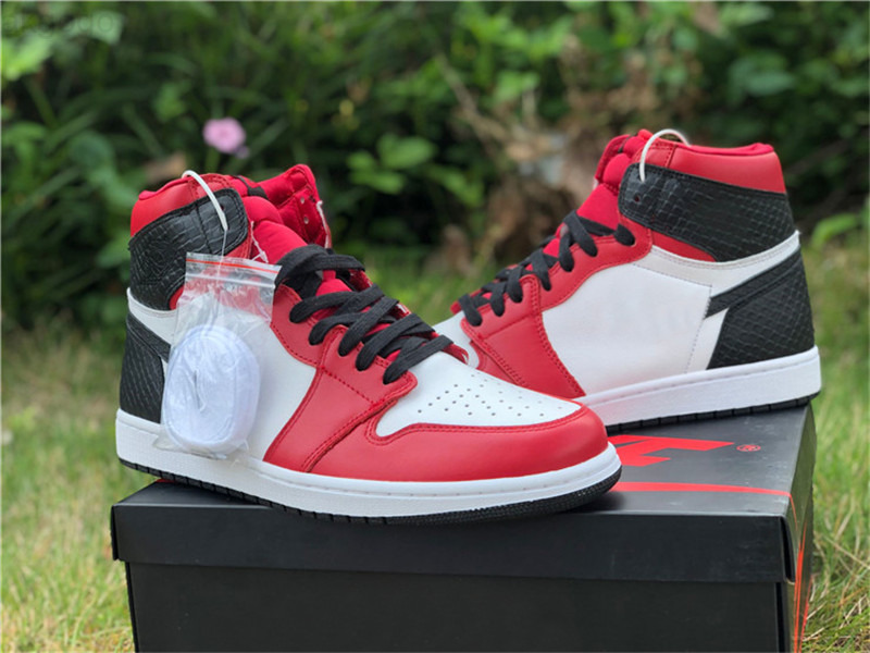 

2022 Authentic 1 High OG WMNS Satin Snake Athletic Shoes Men Women Gym Red White-Black Basketball Sports Sneakers With Original Box