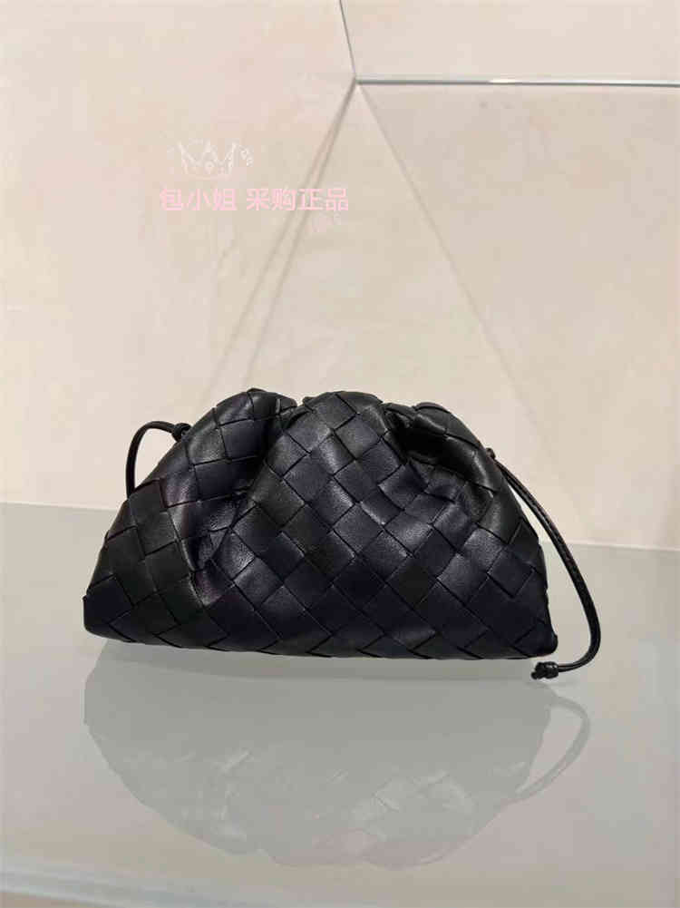 

Bottegas Jodie Handbags Venetas Designer Shoulder Baodiejia Bag the Mini Pouch Sheepskin Woven Cloud, Light blue