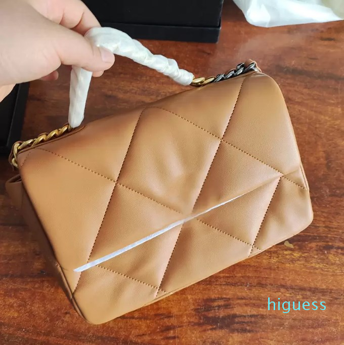 

2022Ssw Brown 19 Series Classic Flap Quilted Lambskin Bags Gold Metal Hardware Chain Handle Totes Large Capacity Outdoor Sacoche Luxury Designer Handbags 26CM