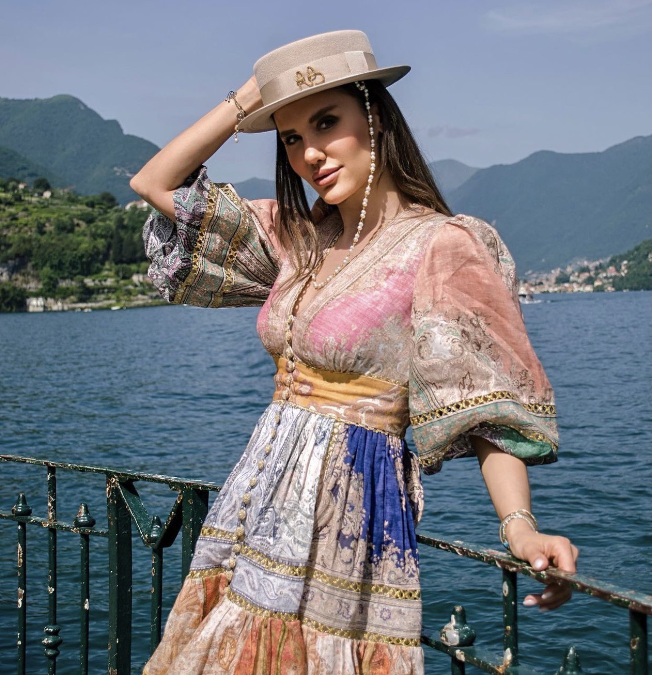 

2022 Australian fashion brand gold lace splicing large skirt Mini Dress, Multi