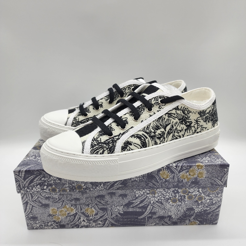 

Walkn Casual Shoes Classic Women Fashion Embroidery Sneakers White Black Red Pink With Box