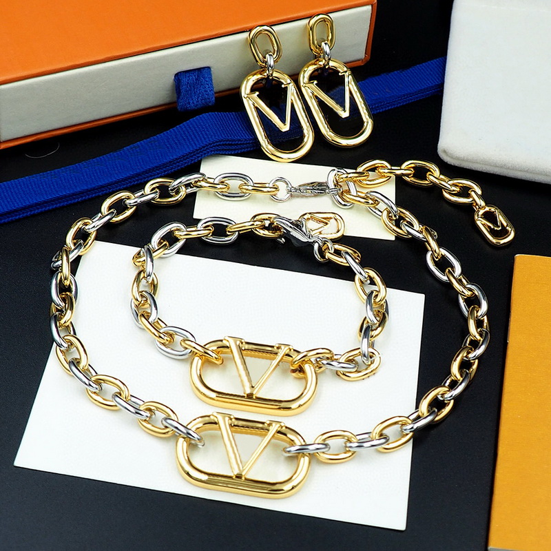 

Europe America Fashion Everyday Chain Necklace Bracelet Earrings Lady Womens Gold/Silver-color Metal Hollow Out V Initials Charms Jewelry Sets M00622 M00593, No original box