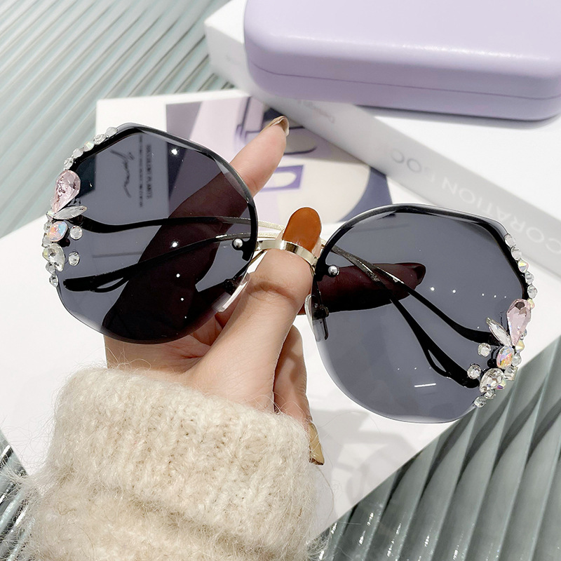Nouvelles lunettes de soleil à bords coupés sans cadre