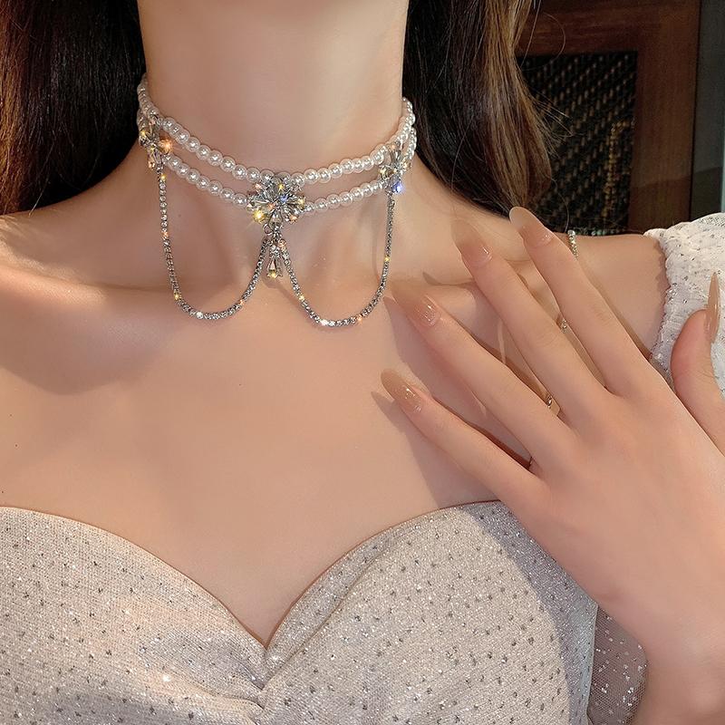 

Chokers 2022 Korea Design Fashion Jewelry Exaggerated Crystal Tassel Elegant White Pearl Female Clavicle Necklace