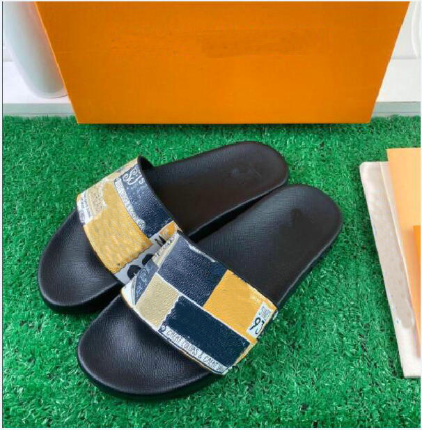 

Mens Designers Slides Womens Slippers Fashion Luxurys Slipper Leather Rubber Flats Sandals Summer Beach Shoes Loafers Gear Bottoms Sliders, Red