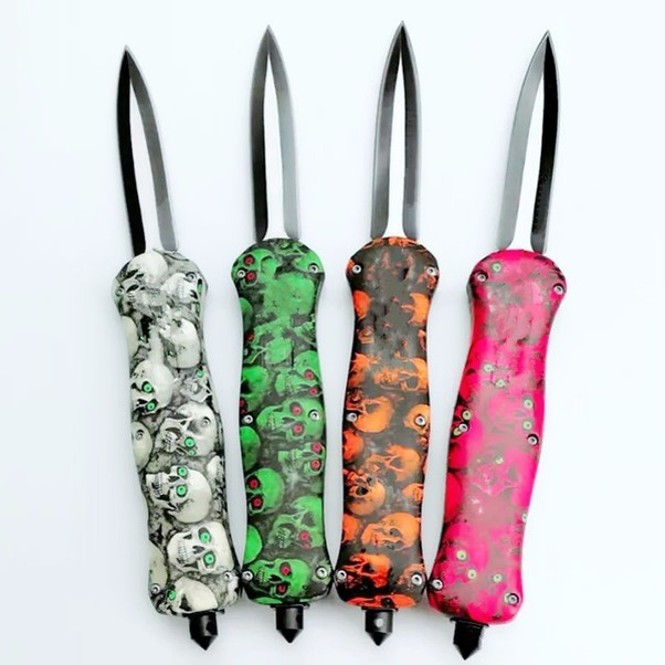 

4 Colors Butterfly BM A020 Skull Automatic Knives Double Action Flame Evil Tactical Self Defense Folding Edc Camping Knife Hunting BMF