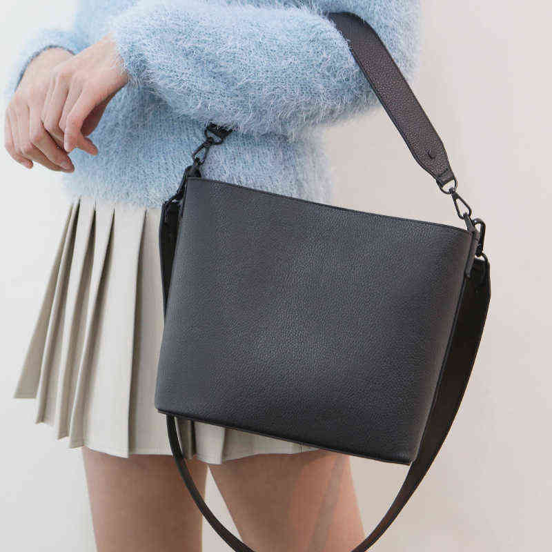 

Straight New Fashion Trend Simple Women's Pu Bag Korean Ins Pure Color Women's Bag Portable Shoulder Bag 220613, Black