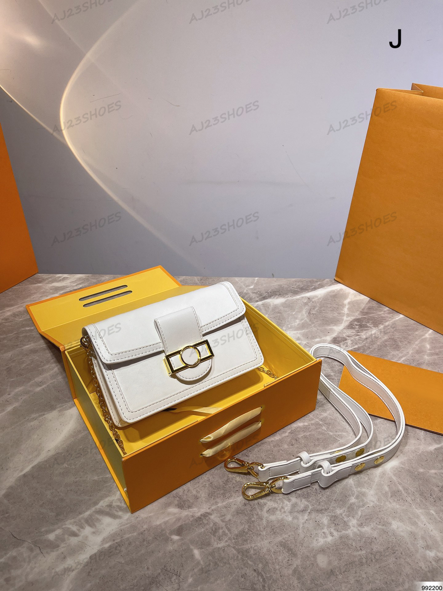 

DAUPHINE EAST WEST White M20739 Women Cross Body Bag Gold Chain Wallet Embroidery Monograms Magnetized Front Lock Luxurys designers bags, 01